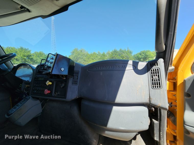 image for item MK9114 2007 International 7400  dump truck