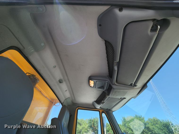 image for item MK9114 2007 International 7400  dump truck