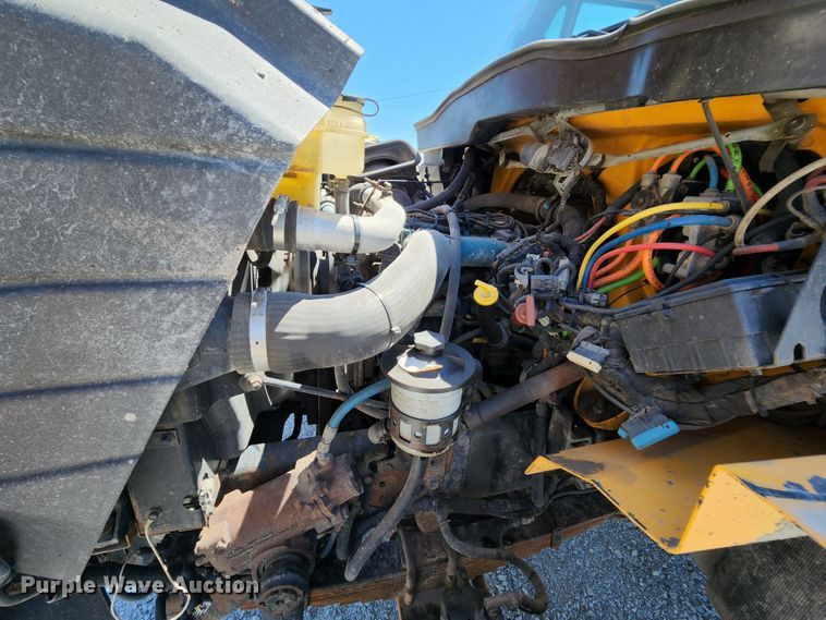 image for item MK9114 2007 International 7400  dump truck