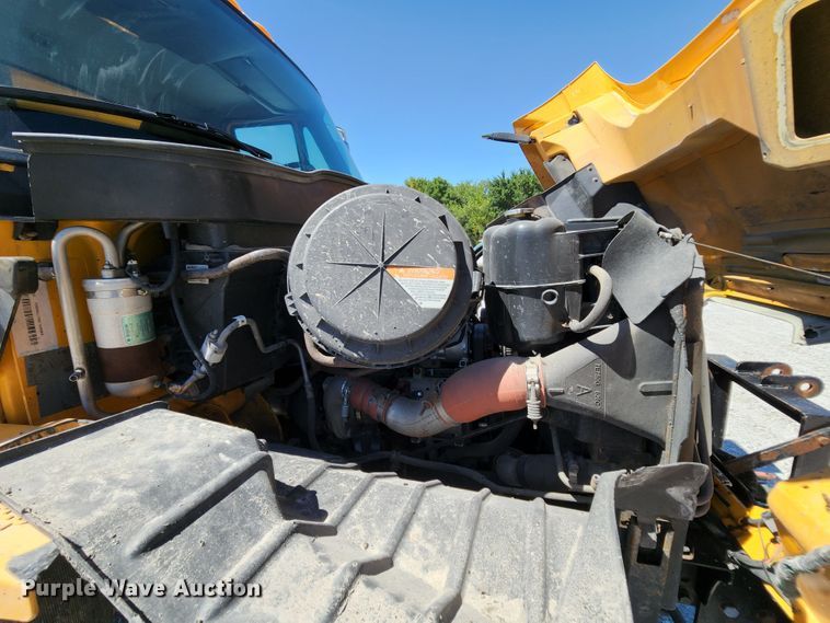 image for item MK9114 2007 International 7400  dump truck