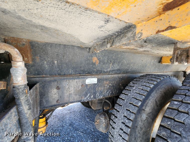 image for item MK9114 2007 International 7400  dump truck