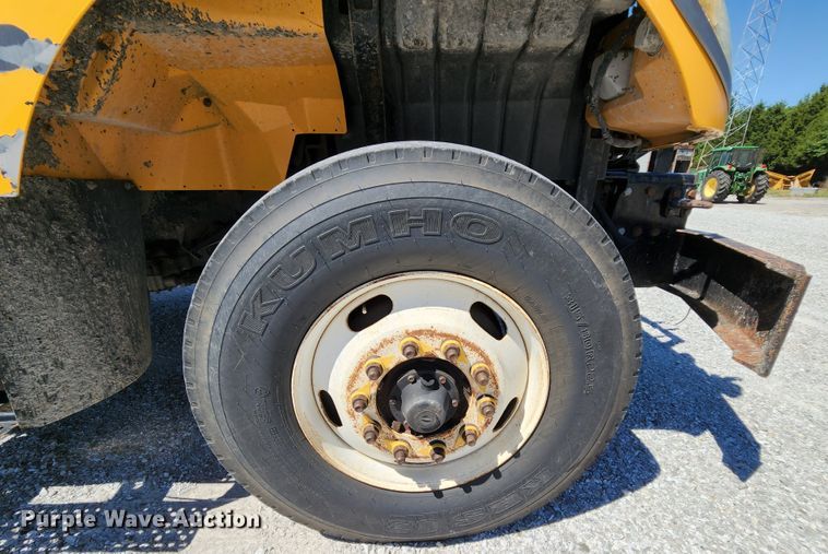 image for item MK9114 2007 International 7400  dump truck