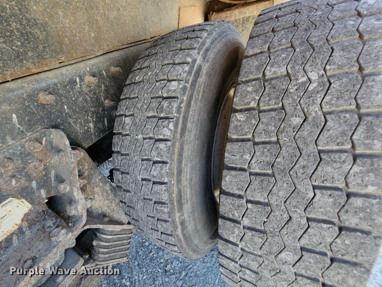 image for item MK9114 2007 International 7400  dump truck