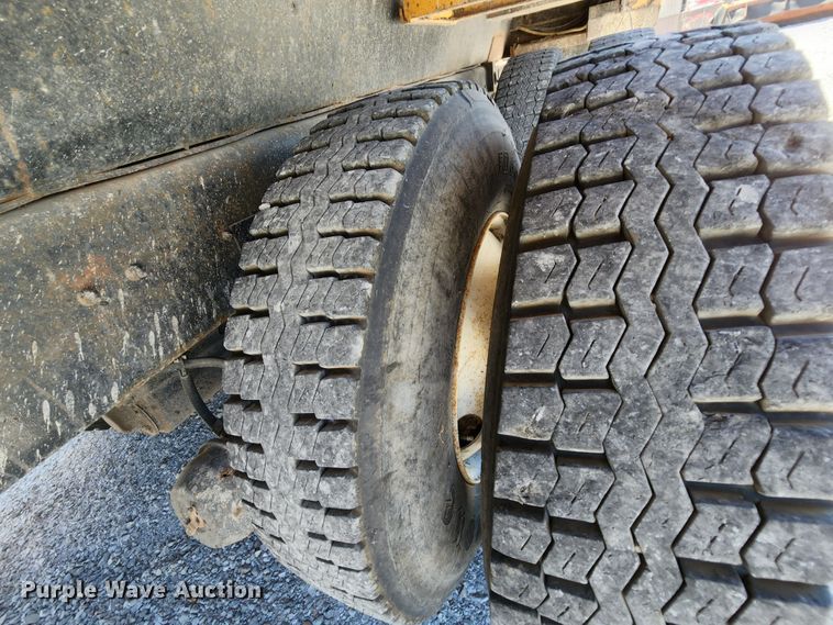 image for item MK9114 2007 International 7400  dump truck