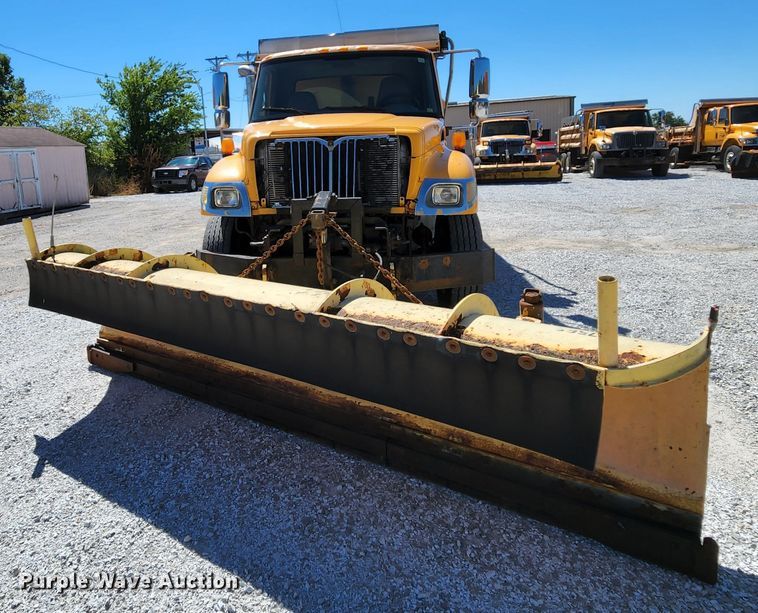 image for item MK9115 2006 International 7400  dump truck