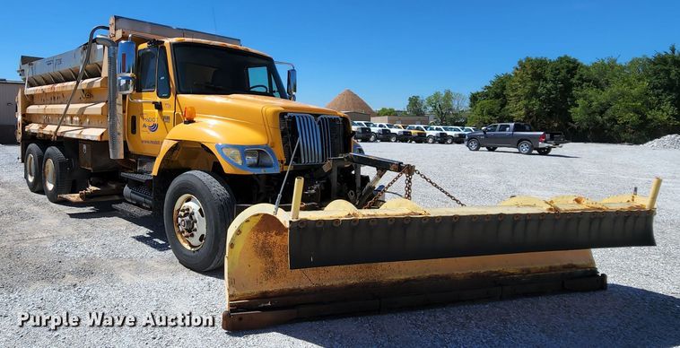 image for item MK9115 2006 International 7400  dump truck