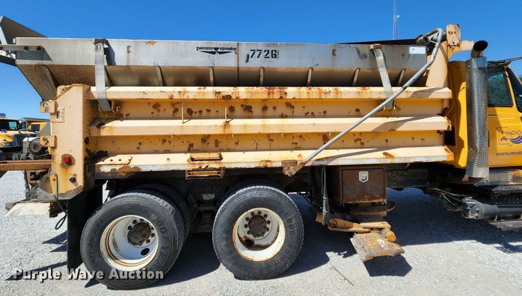 image for item MK9115 2006 International 7400  dump truck