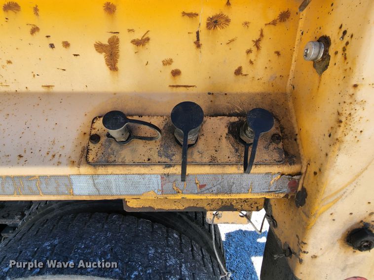 image for item MK9115 2006 International 7400  dump truck