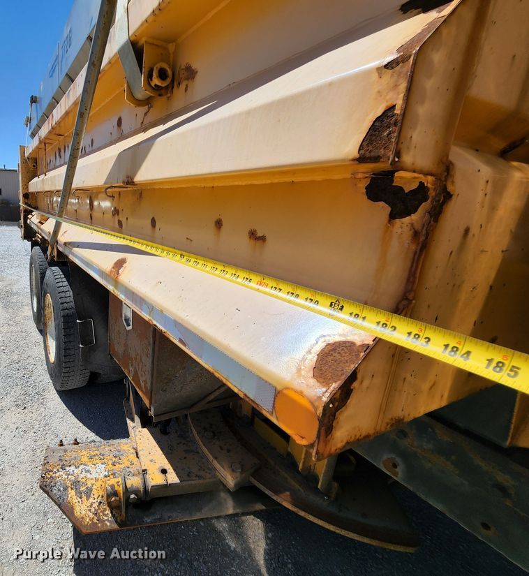 image for item MK9115 2006 International 7400  dump truck