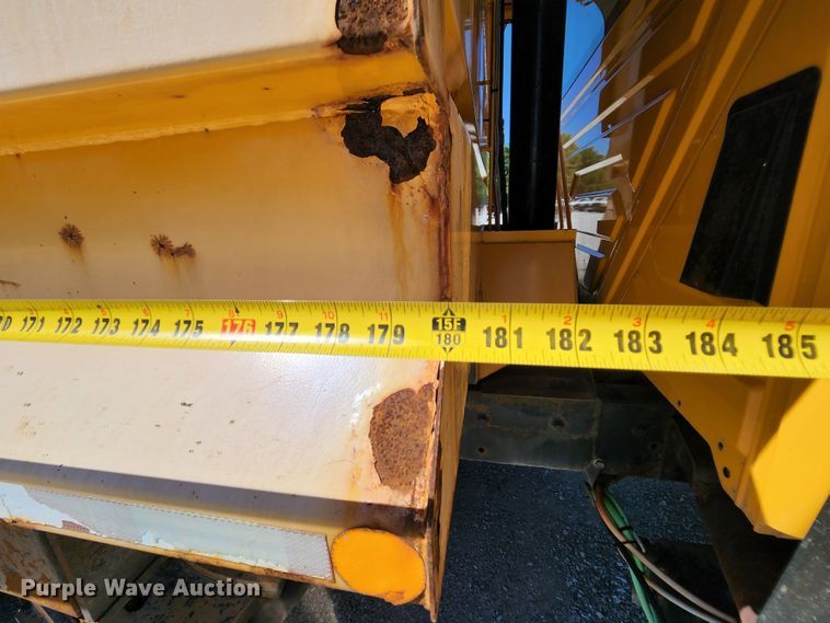 image for item MK9115 2006 International 7400  dump truck