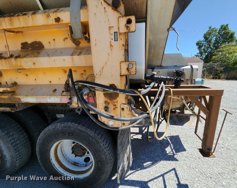 image for item MK9115 2006 International 7400  dump truck