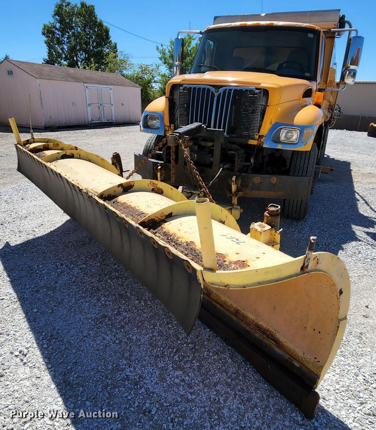 image for item MK9115 2006 International 7400  dump truck