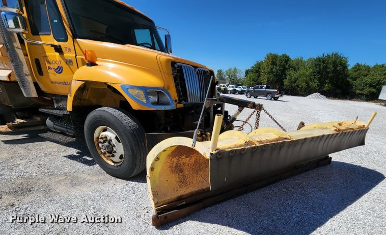 image for item MK9115 2006 International 7400  dump truck