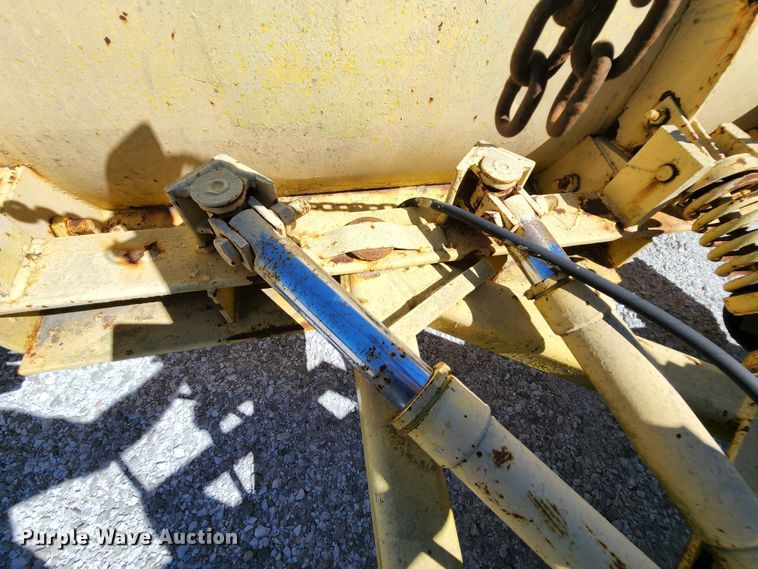 image for item MK9115 2006 International 7400  dump truck