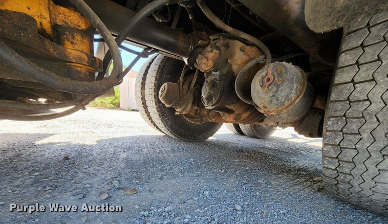 image for item MK9115 2006 International 7400  dump truck