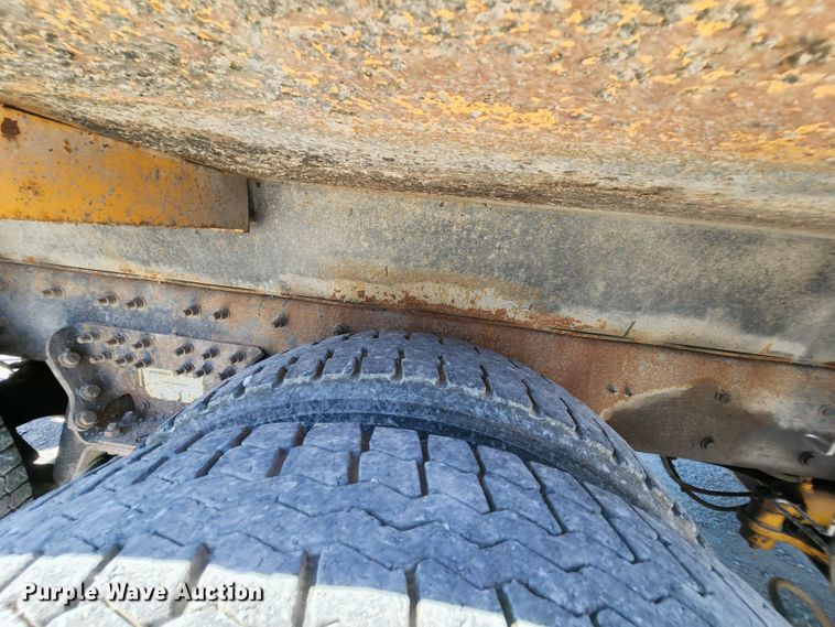 image for item MK9115 2006 International 7400  dump truck