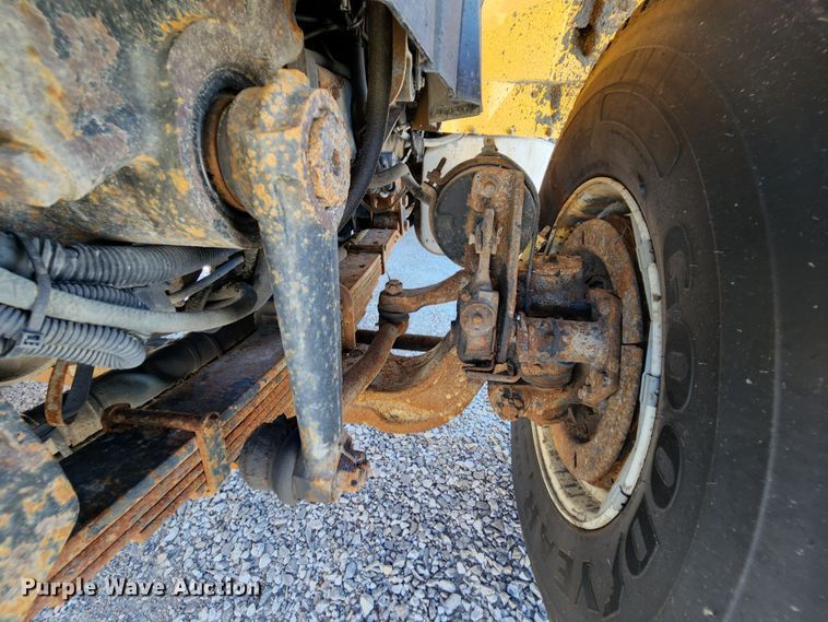 image for item MK9115 2006 International 7400  dump truck