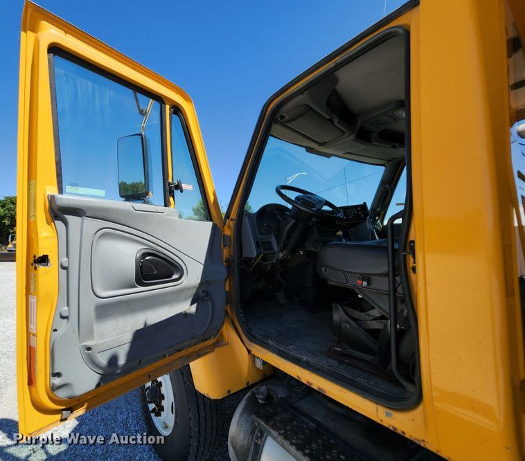 image for item MK9115 2006 International 7400  dump truck