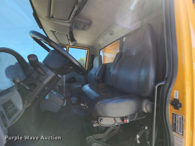 image for item MK9115 2006 International 7400  dump truck