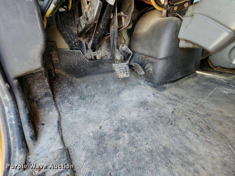 image for item MK9115 2006 International 7400  dump truck