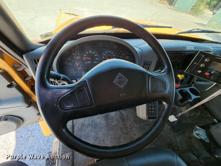 image for item MK9115 2006 International 7400  dump truck