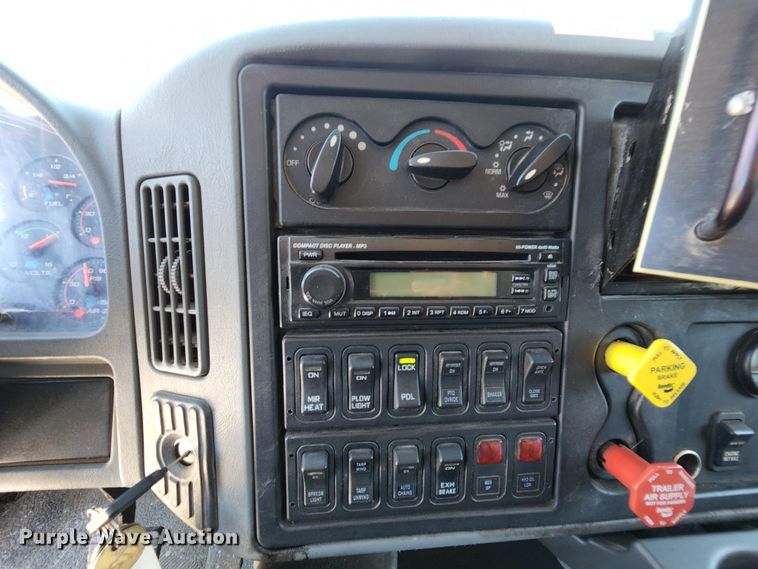 image for item MK9115 2006 International 7400  dump truck