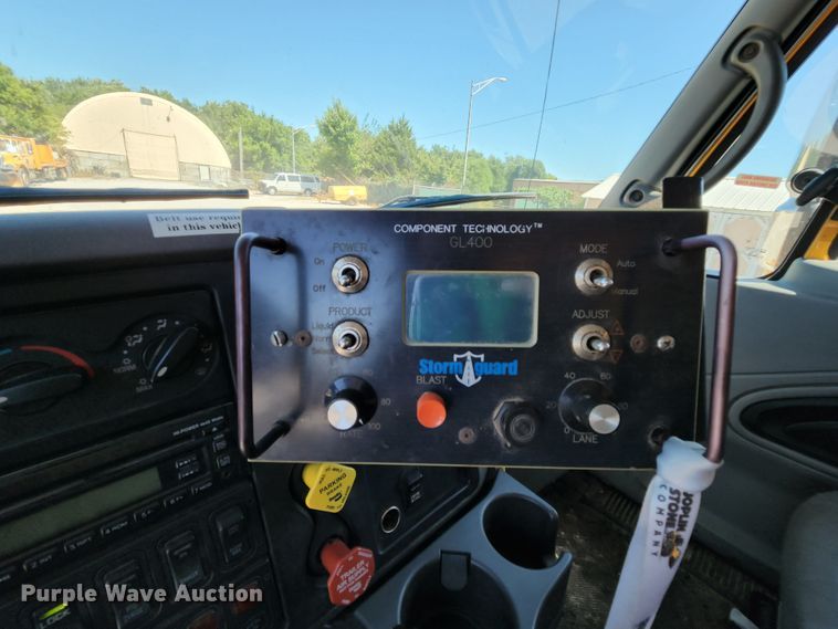 image for item MK9115 2006 International 7400  dump truck