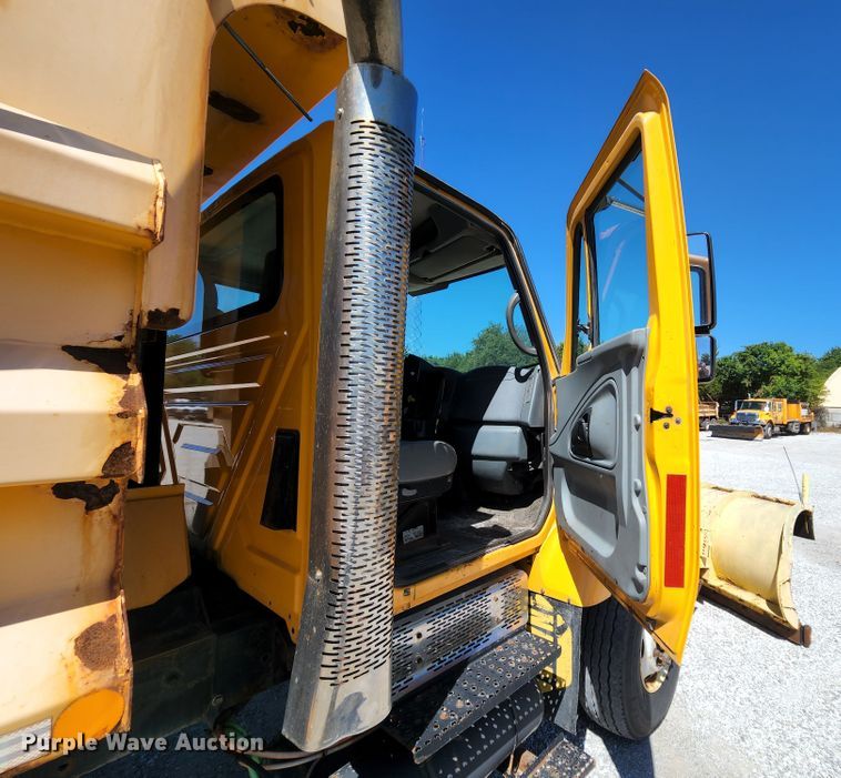 image for item MK9115 2006 International 7400  dump truck