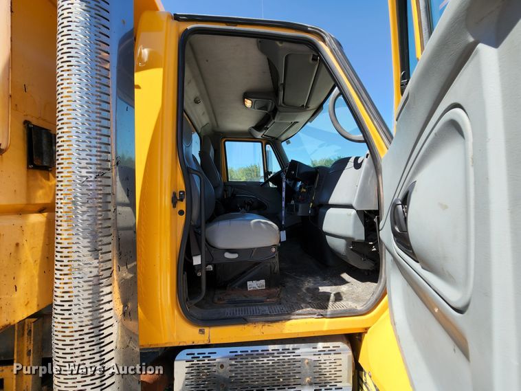 image for item MK9115 2006 International 7400  dump truck