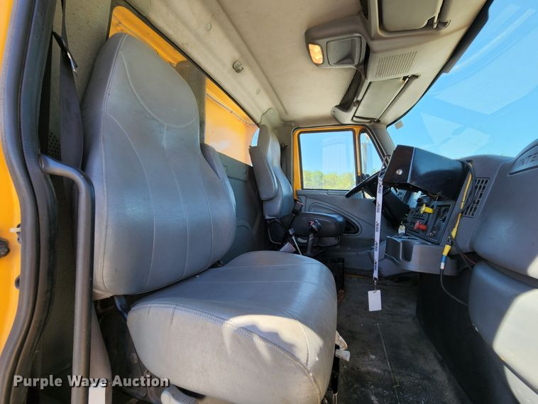 image for item MK9115 2006 International 7400  dump truck