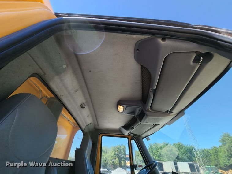 image for item MK9115 2006 International 7400  dump truck