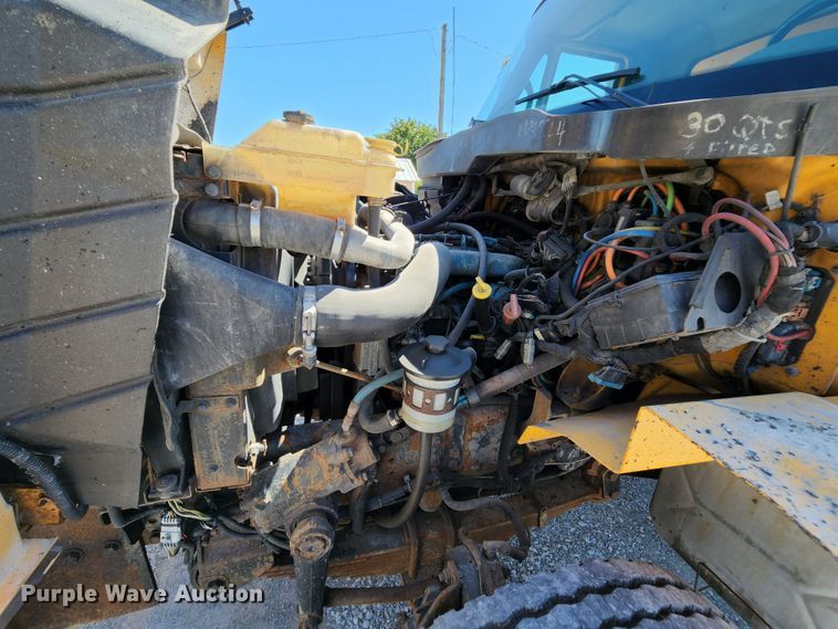 image for item MK9115 2006 International 7400  dump truck