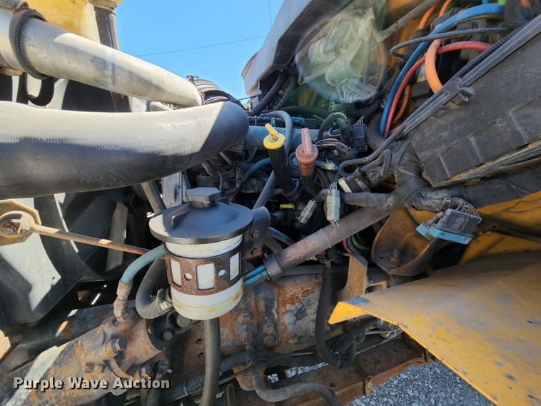 image for item MK9115 2006 International 7400  dump truck