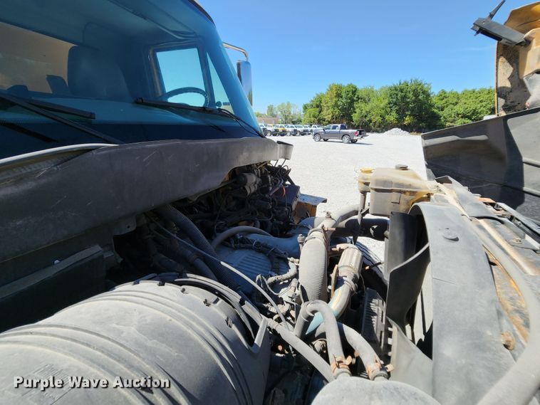 image for item MK9115 2006 International 7400  dump truck