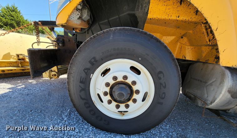 image for item MK9115 2006 International 7400  dump truck