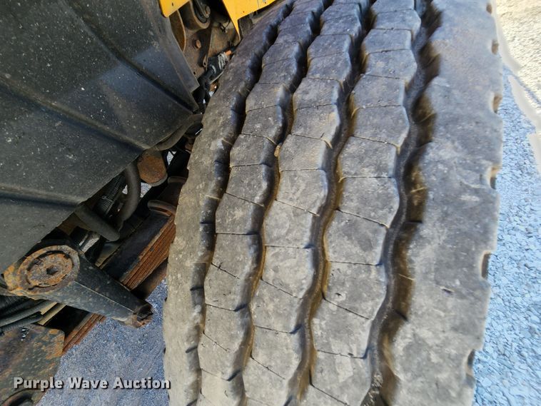 image for item MK9115 2006 International 7400  dump truck