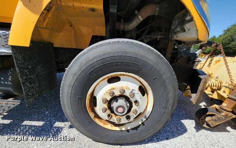 image for item MK9115 2006 International 7400  dump truck