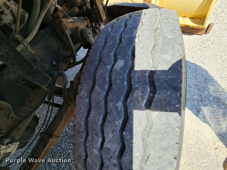 image for item MK9115 2006 International 7400  dump truck