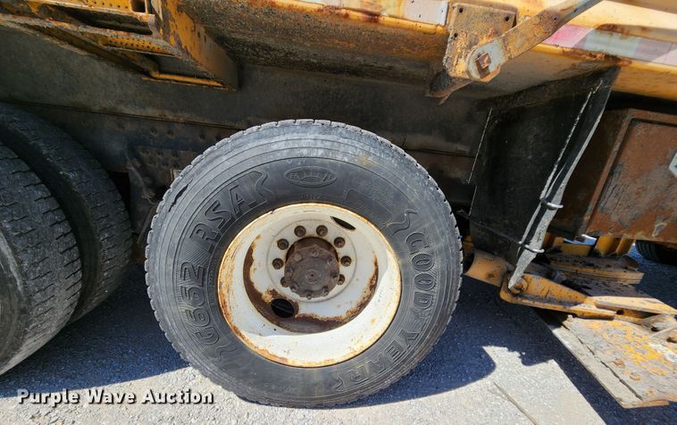image for item MK9115 2006 International 7400  dump truck