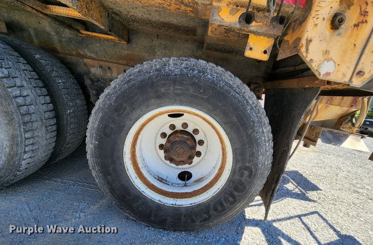 image for item MK9115 2006 International 7400  dump truck