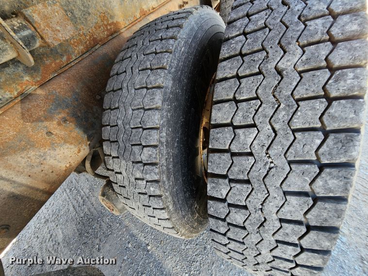 image for item MK9115 2006 International 7400  dump truck