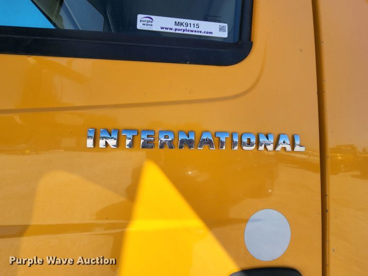 image for item MK9115 2006 International 7400  dump truck