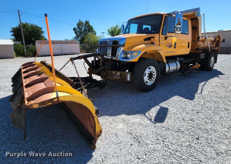 image for item MK9116 2005 International 7400  Crew Cab dump truck