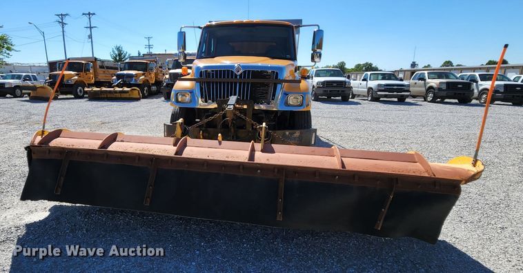 image for item MK9116 2005 International 7400  Crew Cab dump truck