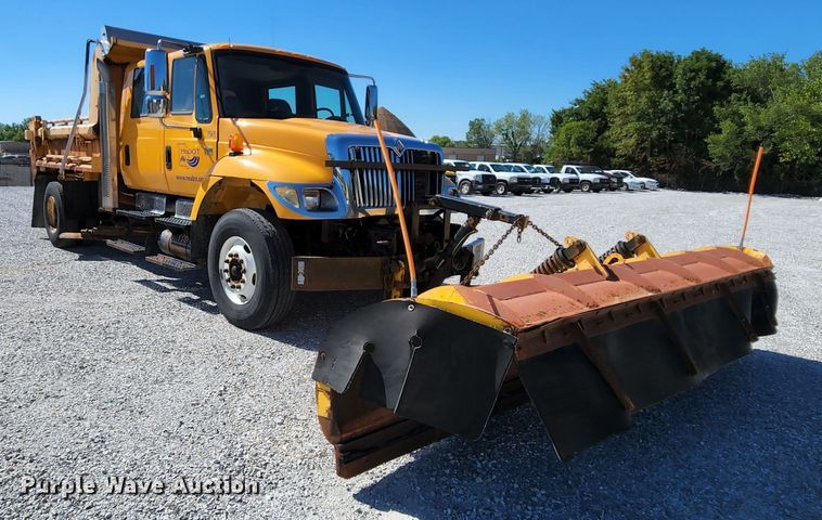 image for item MK9116 2005 International 7400  Crew Cab dump truck