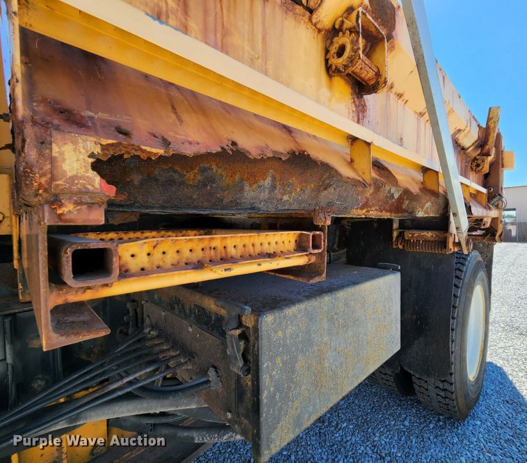 image for item MK9116 2005 International 7400  Crew Cab dump truck