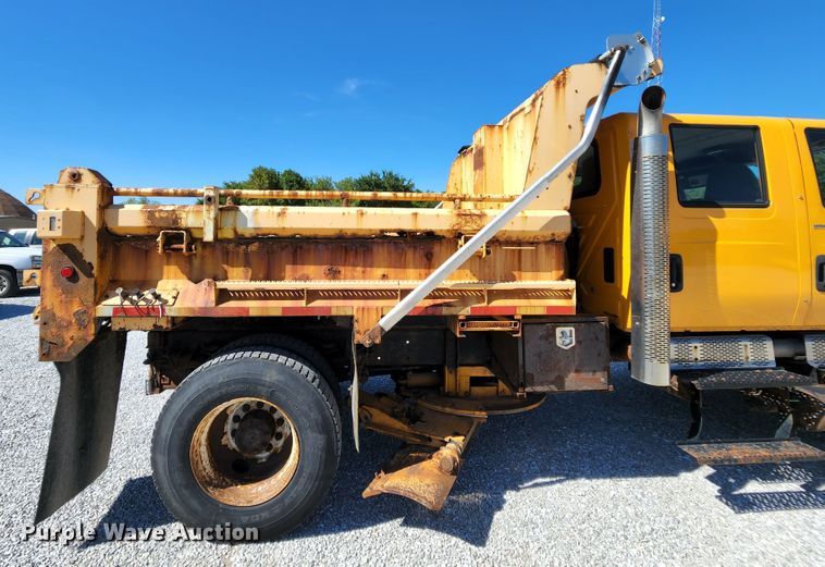 image for item MK9116 2005 International 7400  Crew Cab dump truck
