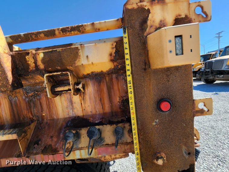 image for item MK9116 2005 International 7400  Crew Cab dump truck