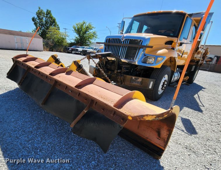 image for item MK9116 2005 International 7400  Crew Cab dump truck