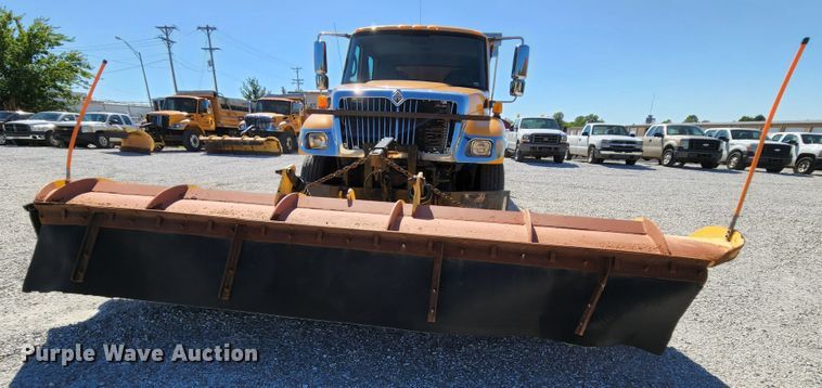 image for item MK9116 2005 International 7400  Crew Cab dump truck